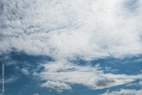 Fototapeta Naklejka Na Ścianę i Meble -  White clouds with  dark blue sky