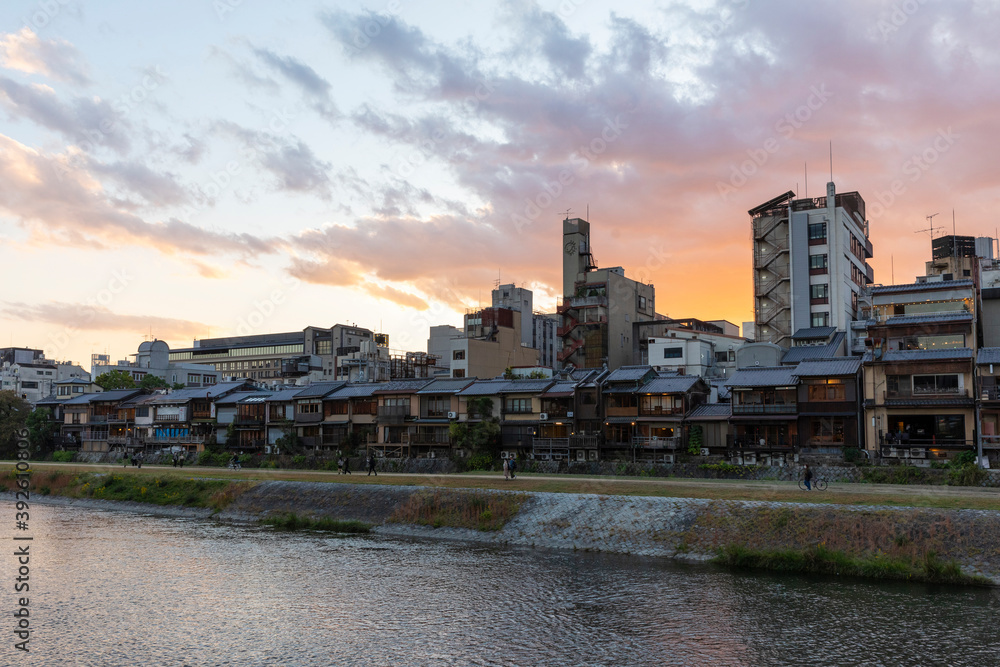 Obraz premium 夕日の鴨川