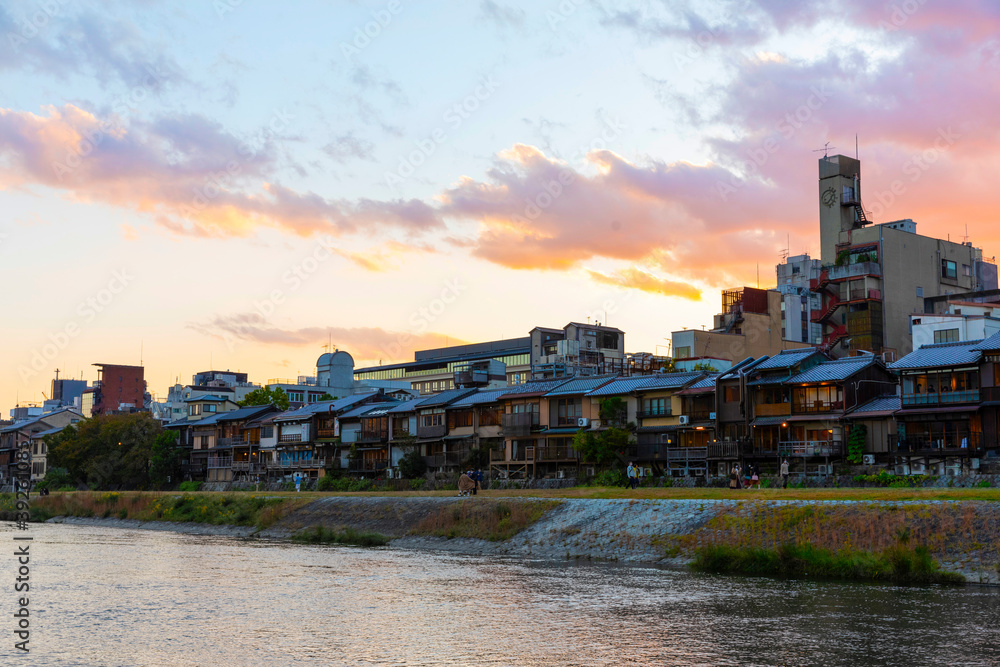 Obraz premium 夕日の鴨川