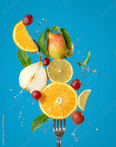 Fototapeta Naklejka Na Ścianę i Meble -  fruit in water splash
