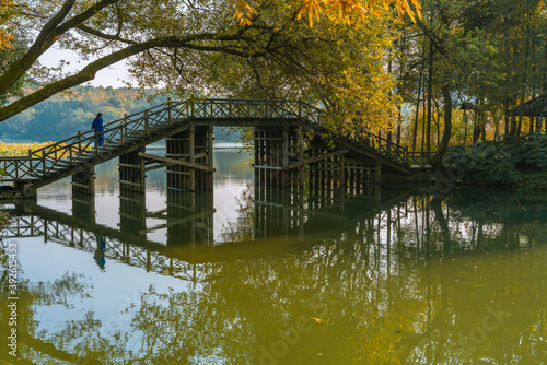An ancient Chinese bridge at West Lake in Hangzhou, China, autumn time. © Zimu