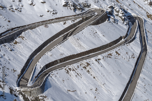 Foto Part of the Stelvio pass road, South