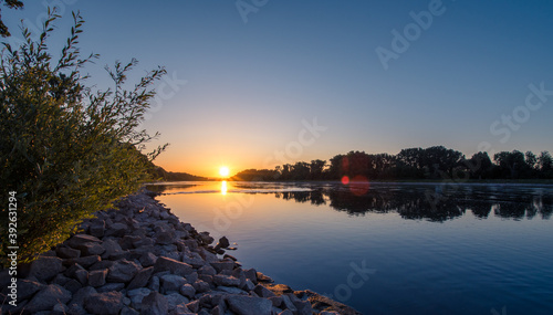 Sonnenaufgang am Rhein bei Germersheim, Deutschland photo