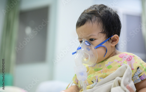 Fotografie Asian baby was sick as Respiratory Syncytial Virus (RSV) in kid hospital