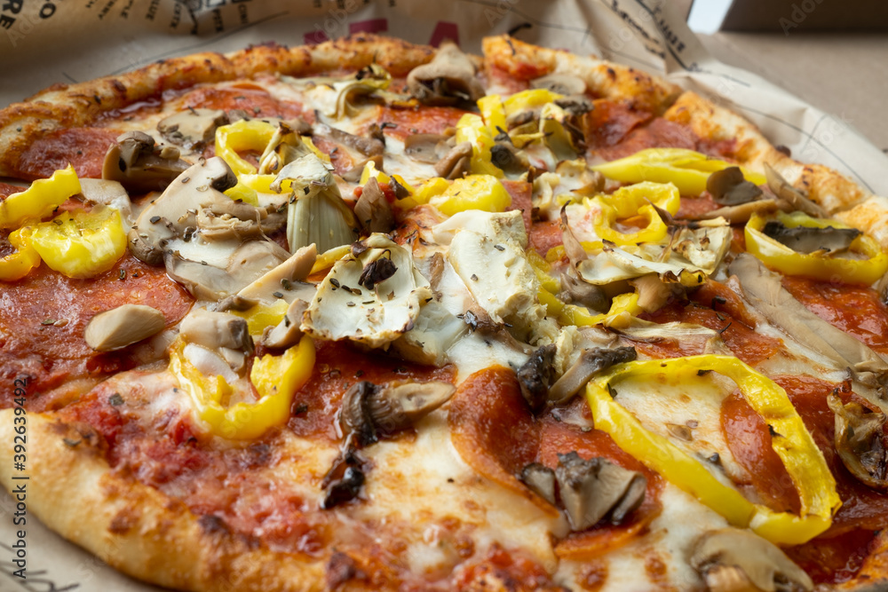 Full Pizza with Pepperoni and Peppers Full Pizza with Pepperoni and Peppers
