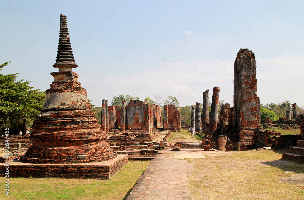 Naklejka premium UNESCO world heritage. Ancient archaeological site at Ayutthaya Historical Park, Archaeological sites of Thailand in Ayutthaya, ancient and beautiful. Ayutthaya Province, Thailand.