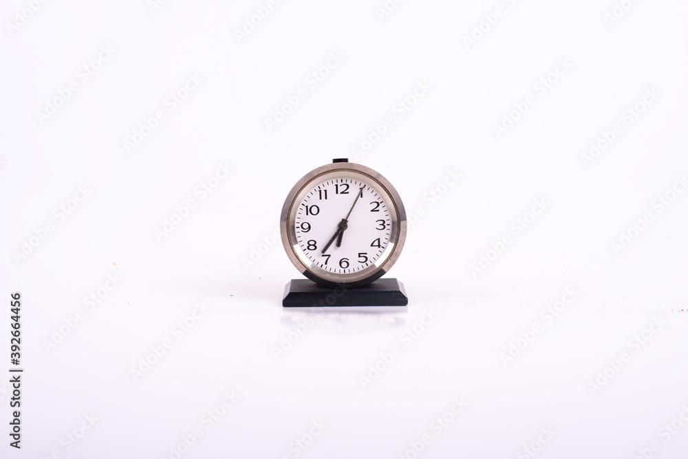 Small vintahe metal color clock Small vintahe metal color clock