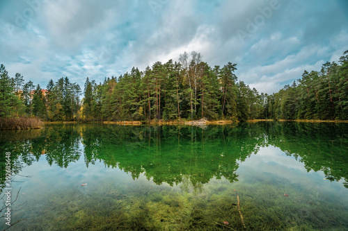 Fototapeta Naklejka Na Ścianę i Meble -  Beautiful blue lake in woods. autumn landscape.