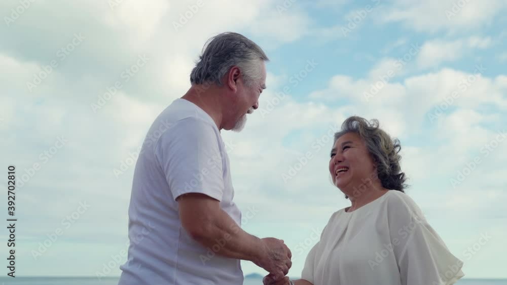 Elderly Asian couples are saying love just like yesterday, they kissed and hugged in a romantic seaside setting.
Elderly Asian couples are saying love just like yesterday, they kissed and hugged in a romantic seaside setting.