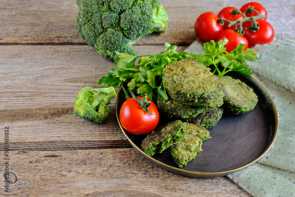 Fried vegetarian patties on a plate with the tomatoes. Healthy vegetarian or vegan food. On a wooden table. Fried vegetarian patties on a plate with the tomatoes. Healthy vegetarian or vegan food. On a wooden table.