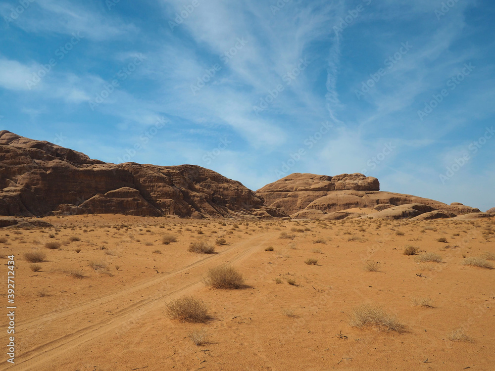 4x4 car trail through the desert