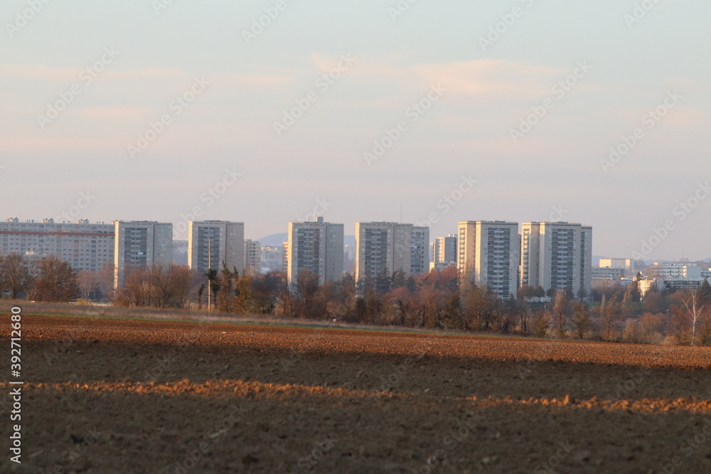 Vue du quartier de la Darnaise, immeubles d'habitation populaires de type HLM, ville de Vénissieux, France Vue du quartier de la Darnaise, immeubles d'habitation populaires de type HLM, ville de Vénissieux, France