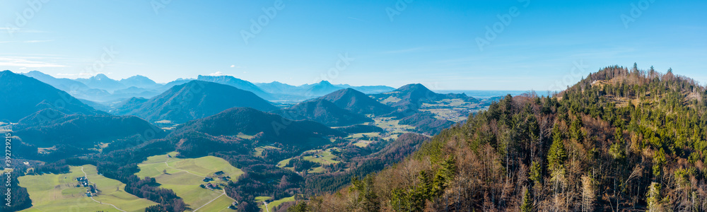 Österreichische Alpen im Salzburger Land im Herbst