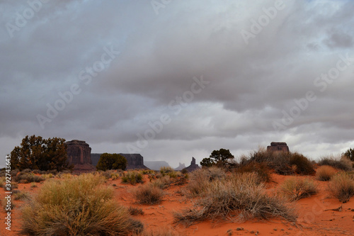 Obraz na płótnie Before the storm, Monument Valley, Utah w salonie