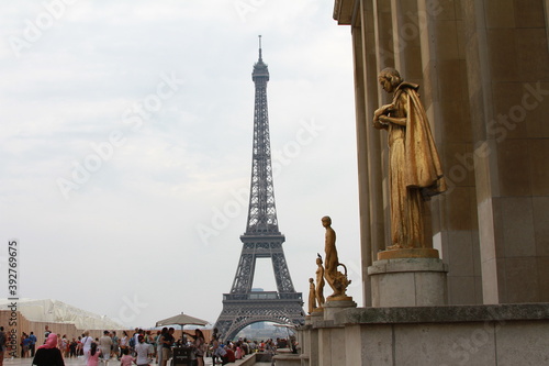  Eiffel Tower perspective from golden statues, Paris © ShewAn