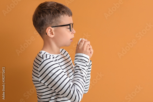 Allergic little boy on colo...