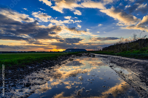 Kaliwerk Sigmundshall mit Abendhimmel