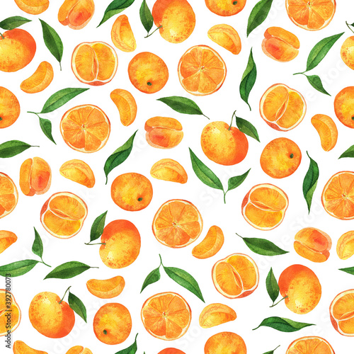 Seamless pattern with fresh tangerine or orange citrus fruit and green leaves on white background. Hand drawn watercolor illustration.