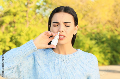 Young allergic woman with n...