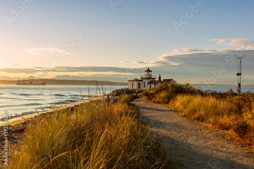 Fototapeta Naklejka Na Ścianę i Meble -  Lighthouse sunset on the beach