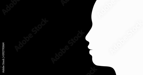 Frauenkopf, komplett in weiß. Hintergrund schwarz