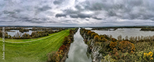rzeka Odra i Polder Buków, suchy zbiornik przeciw powodziowy na Śląsku w Polsce