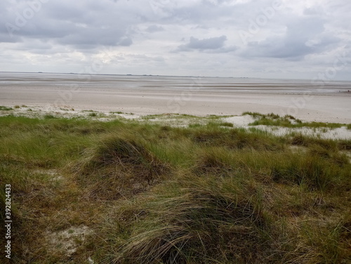 Blick von Weg auf befestigter Düne auf Nordsee, Föhr