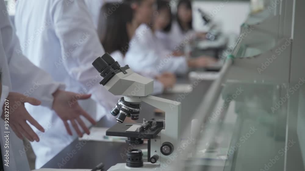 The technicians of the biological cultivation platform are studying plants The technicians of the biological cultivation platform are studying plants