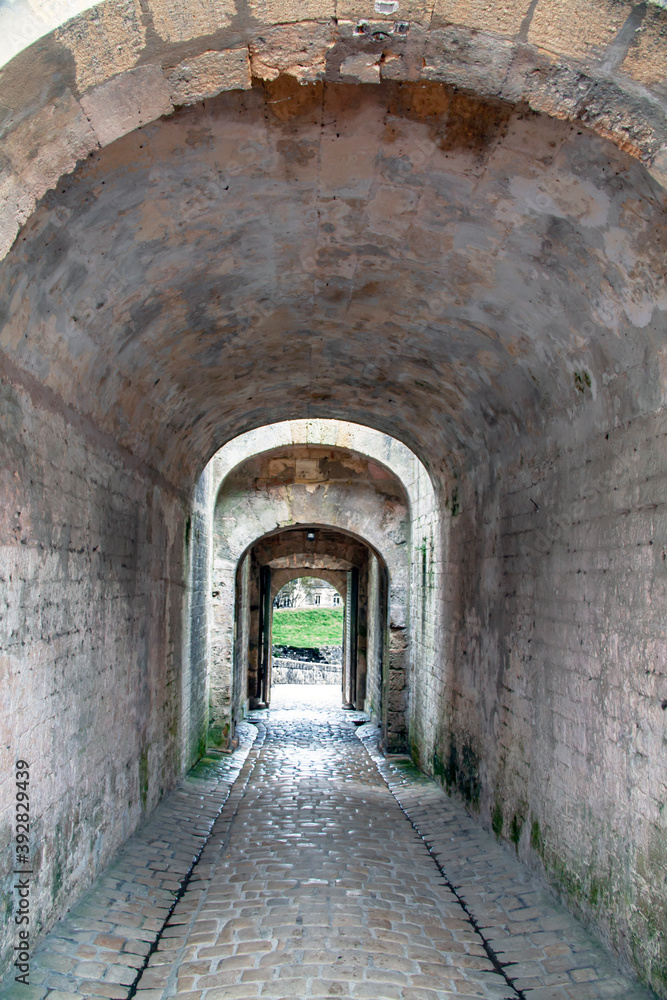 Obraz premium Blaye. Tunnel d'accès à la citadelle par la porte Royale. Gironde. Nouvelle-Aquitaine. France 