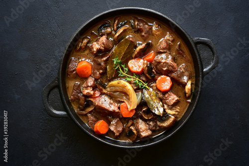 Tableau sur toile Beef bourguignon - meat stew with vegetables and mushrooms with red wine, traditinal dish of french cuisine
