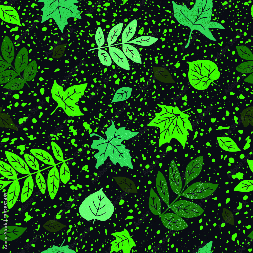 Obraz premium Seamless pattern of green different leaves. Spring composition. Vector image. 