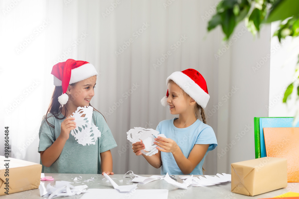 Fototapeta premium two girls cut snowflakes for christmas