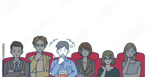 映画館　映画を観る人々　マナー　騒音