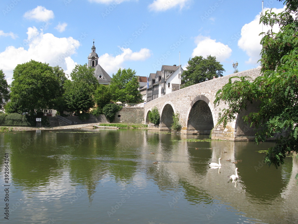 Fototapeta premium Alte Lahnbrücke in Wetzlar