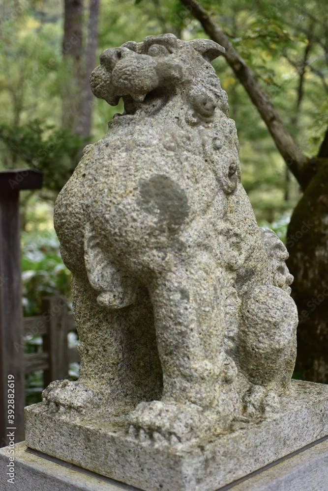 大自然の中の狛犬・穂高神社（奥社）
