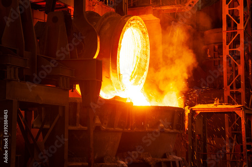 Fotografie Hot slag is poured into slag trucks