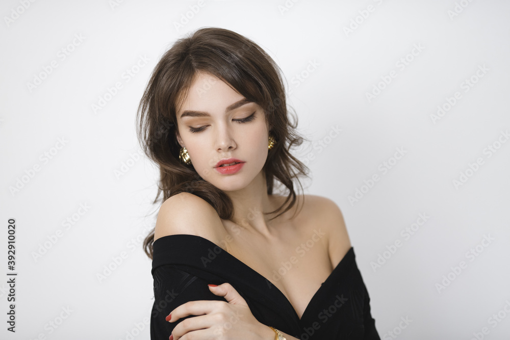 Fototapeta premium Fashion Portrait of Brunette Woman in Studio