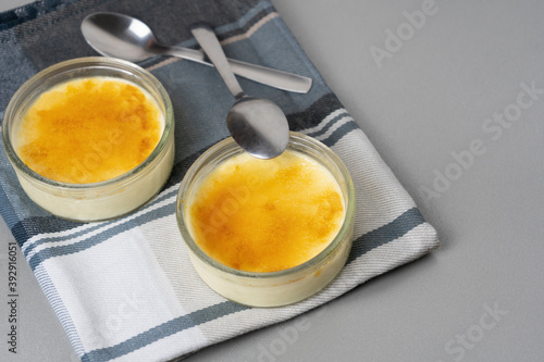 Fotografie Crème brûlée or burnt cream, presentation with two spoons