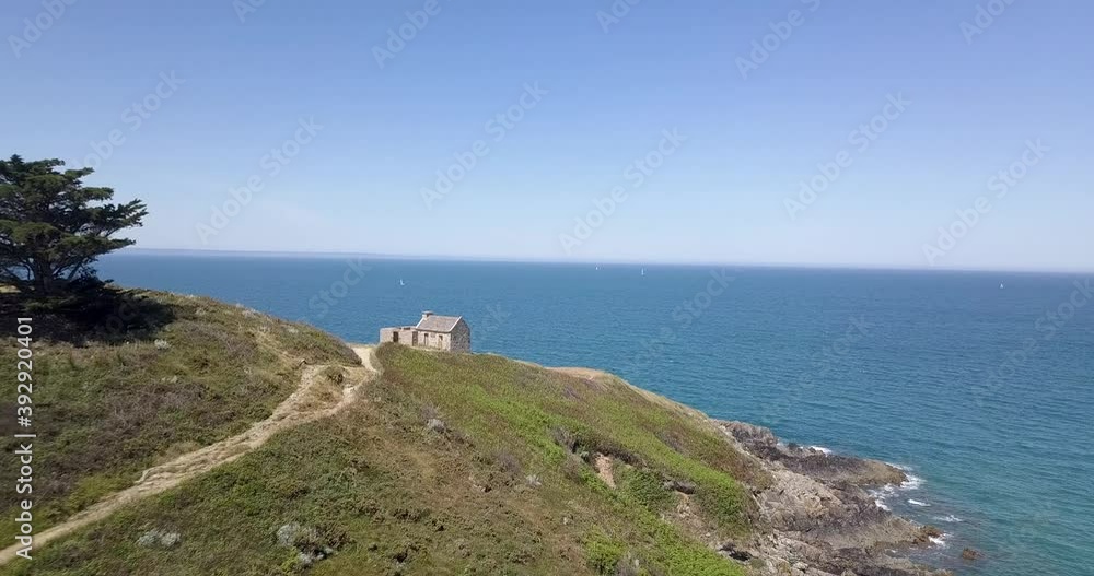 This drone shot of the customs officers' paths by the sea in Brittany shows the beauty of the landscape. This drone shot of the customs officers' paths by the sea in Brittany shows the beauty of the landscape.