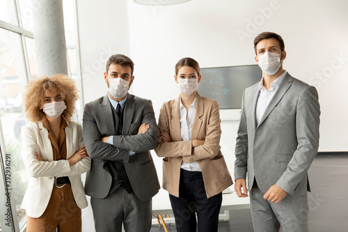 Group of business people st...