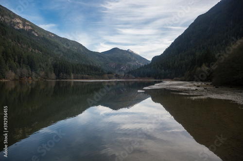 Fototapeta Naklejka Na Ścianę i Meble -  Beautiful landscape view of North Cascades National Park in northern Washington.