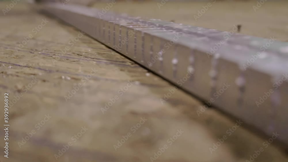 Aluminum profile with slits. Profile for multi-level stretch ceilings. Sawn aluminum profile. The master bends and marks the profile for installation of stretch ceilings. Aluminum profile with slits. Profile for multi-level stretch ceilings. Sawn aluminum profile. The master bends and marks the profile for installation of stretch ceilings.