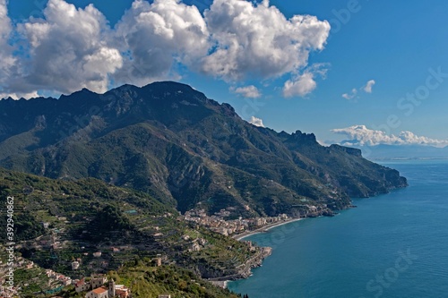 Die Amalfiküste bei Ravello in Kampanien, Italien  © Lapping Pictures