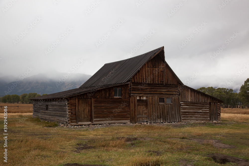 Obraz premium Wooden Barn in the Tetons