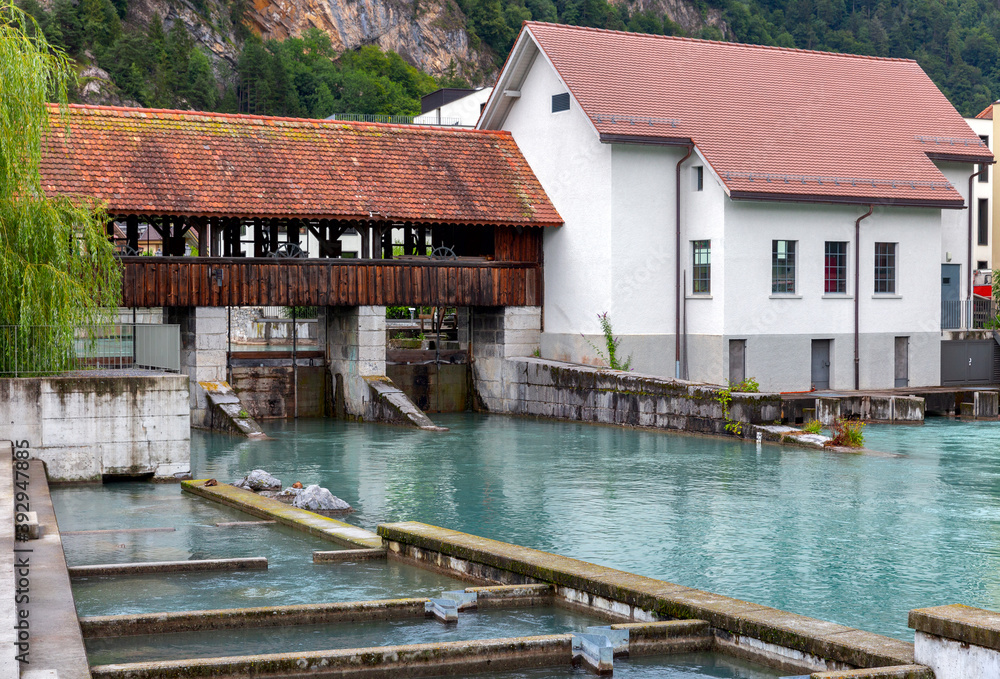 Obraz premium Interlaken. Old wooden dam on the mountain river Aare.