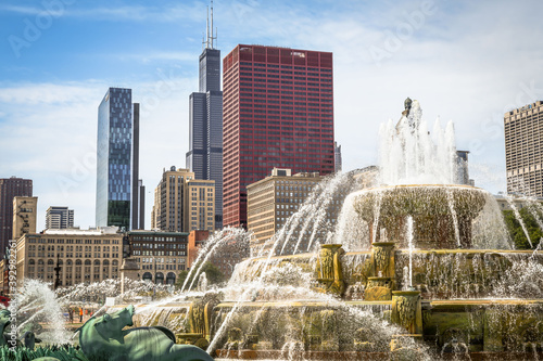 The iconic Chicago skyline behind the Buckingham Fountain in Grant Park