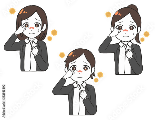 花粉症で目がかゆいOL　上半身