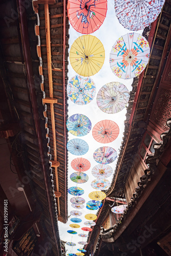 Oil paper umbrellas in the alleys of Dayan Ancient Town, Lijiang, Yunnan, China © hu