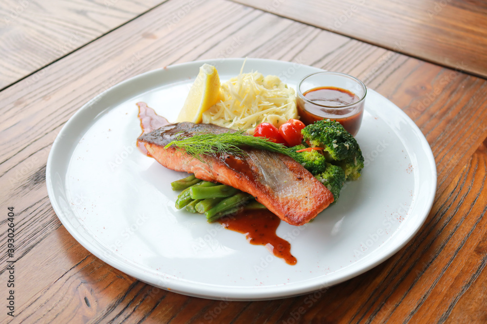 Grilled salmon with fresh vegetable salad Grilled salmon with fresh vegetable salad