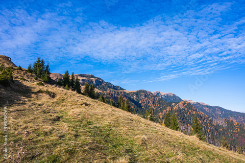 Obraz na płótnie Autumnal mountain landscape in Romanian Carpathians near Sinaia w salonie